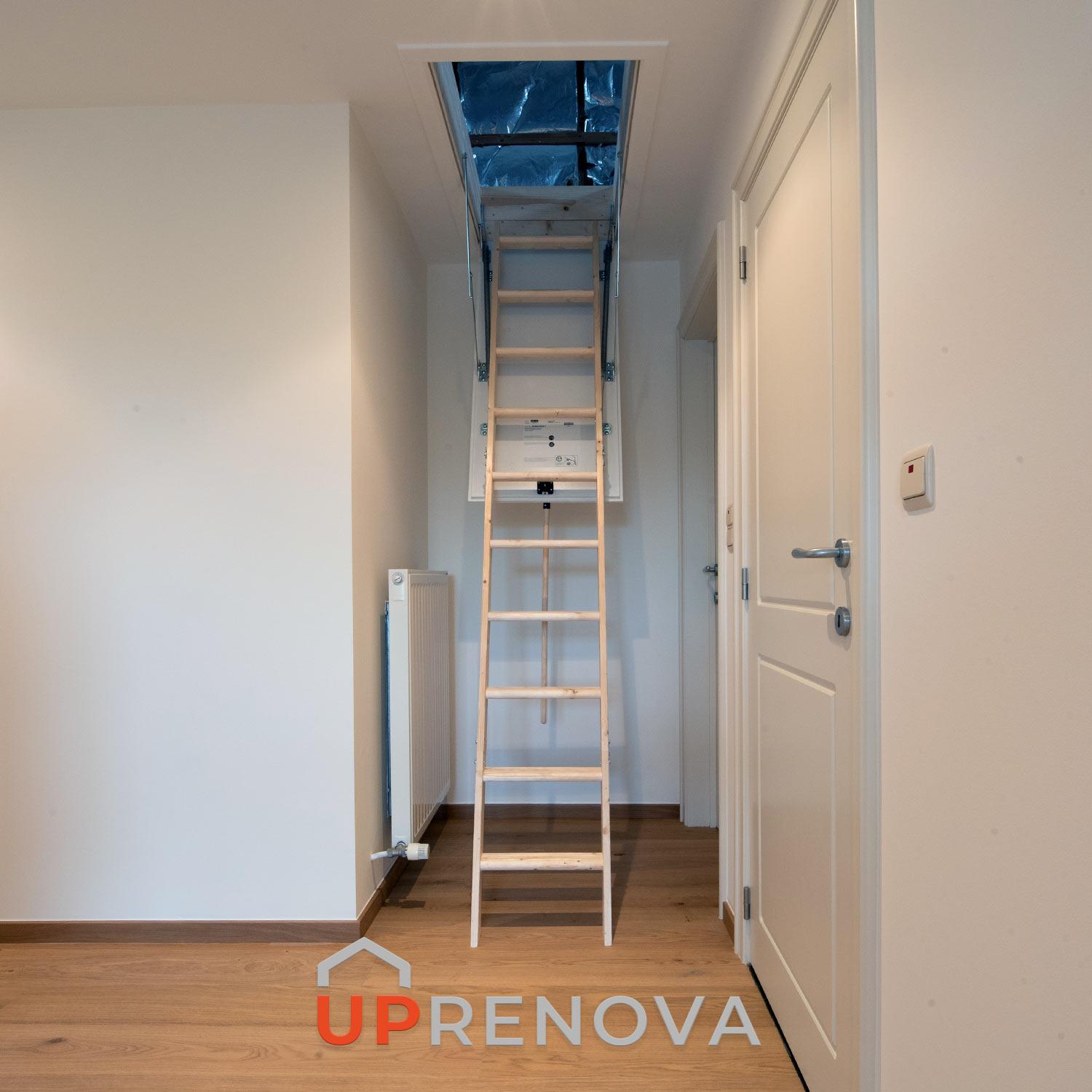Up Renova rénovation à Genval : Installation d'une trappe d'accès au grenier