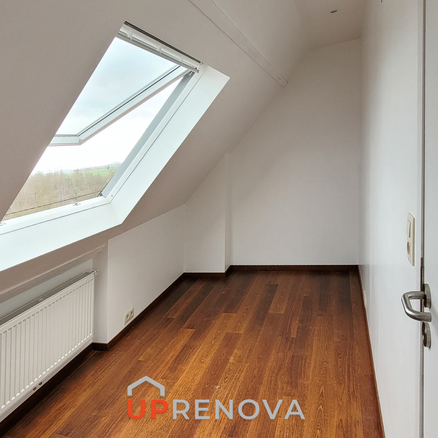 Up Renova rénovation à Pont-à-Celles : Aménagement d'une chambre dans les combles