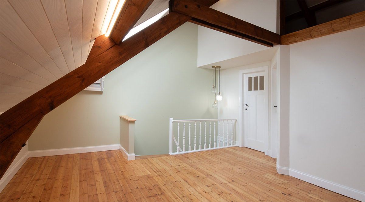 Rénovation Up Renova à Genval : Aménagement complet de combles